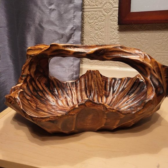 Beautiful Wood Basket! Unique and lovely- Artisan Hand Crafted - Picture 1 of 7